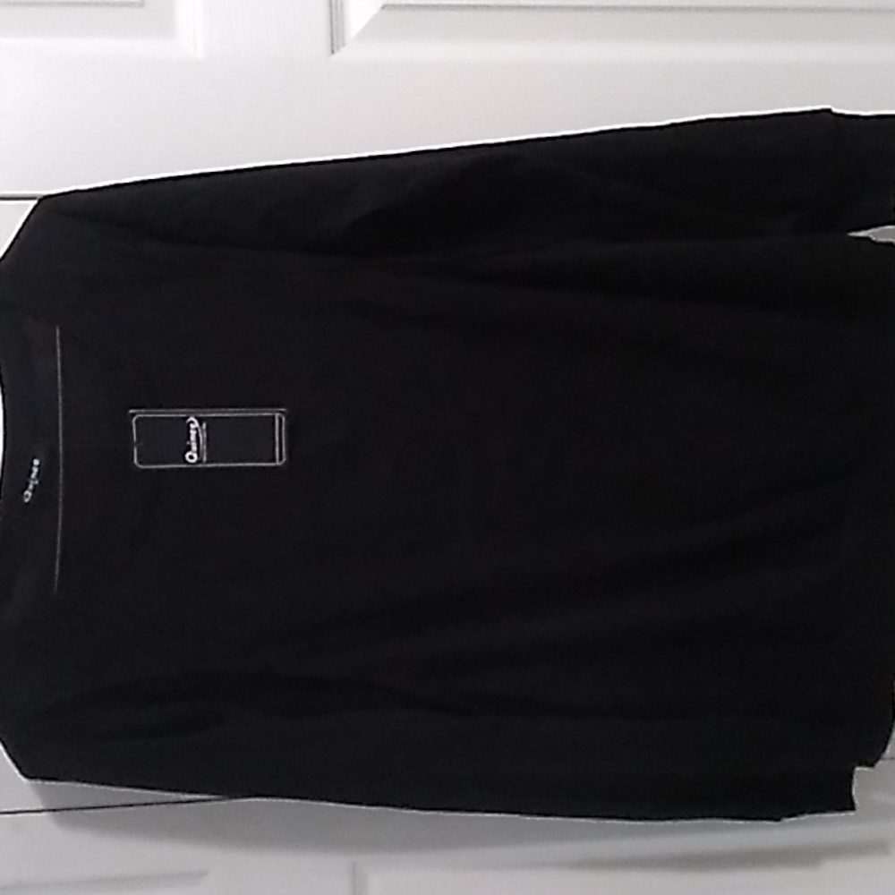 Black long-sleeved nursing shirt